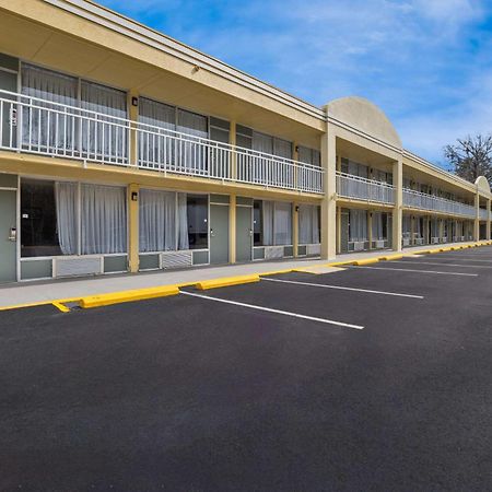 Econo Lodge Йемасий Екстериор снимка