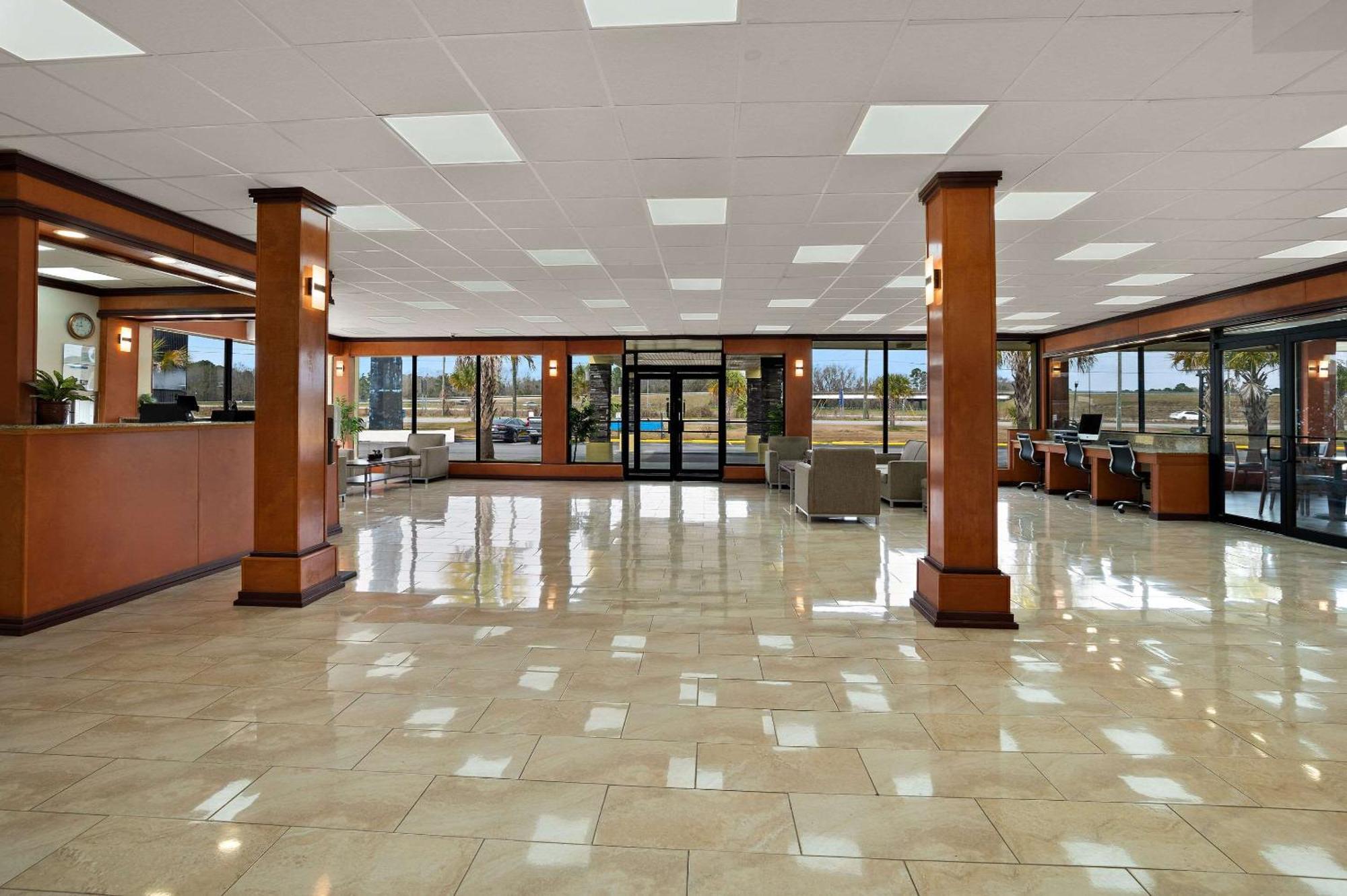 Econo Lodge Йемасий Екстериор снимка