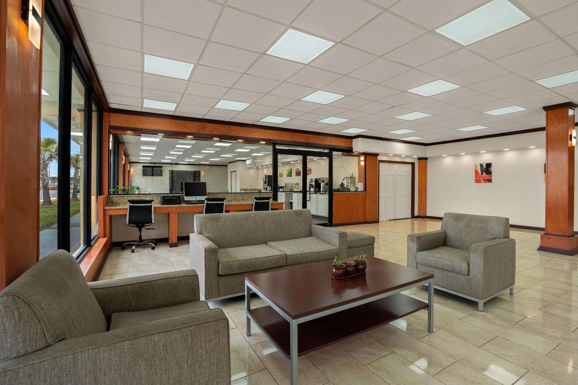 Econo Lodge Йемасий Екстериор снимка