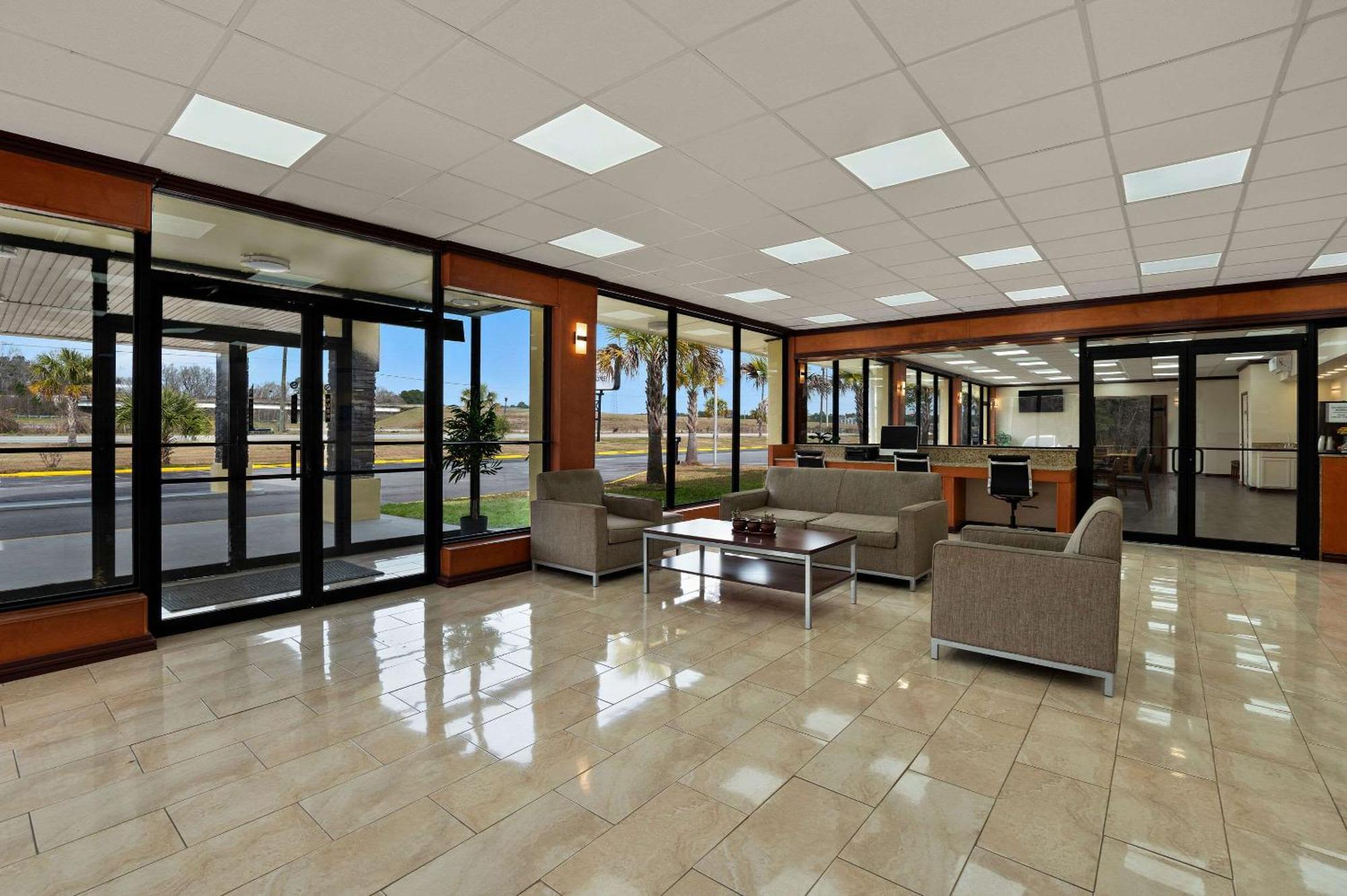 Econo Lodge Йемасий Екстериор снимка